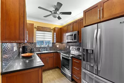 2431 Overbrook St, Coconut Grove, FL 33133 - Photo 9