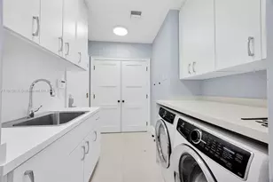 10 Edgewater Dr, Coral Gables, FL 33133 - Photo 29