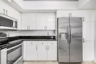 1800 Sunset Harbour Dr #715, Miami Beach, FL 33139 - Photo 3