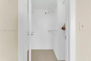 3100 W Rolling Hills Cir, Davie, FL 33328 - Photo 13