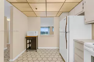 3100 W Rolling Hills Cir, Davie, FL 33328 - Photo 17