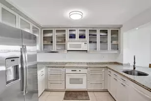 2555 Collins Ave, Miami Beach, FL 33140 - Photo 5