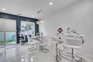 140 S E 7th Way, Pompano Beach, FL 33060 - Photo 9