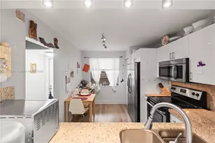 1000 Colony Point Cir, Pembroke Pines, FL 33026 - Photo 7