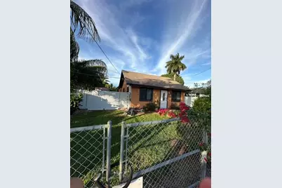 320 NW 2nd St, Florida City, FL 33034 - Photo 1
