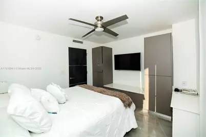 100 Bayview Dr #325, Sunny Isles Beach, FL 33160 - Photo 33