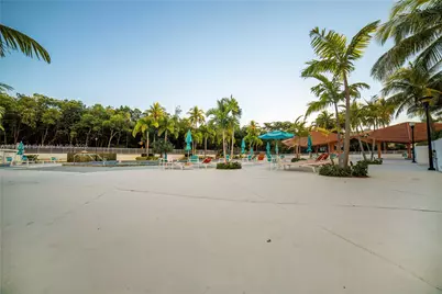 100 Bayview Dr #325, Sunny Isles Beach, FL 33160 - Photo 69