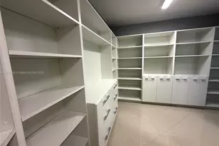 879 NE 195th St, Miami, FL 33179 - Photo 19