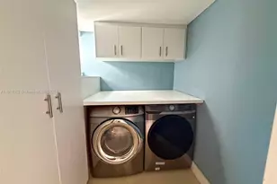 879 NE 195th St, Miami, FL 33179 - Photo 29