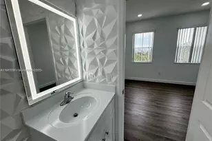 10012 NW 7th St, Miami, FL 33172 - Photo 19