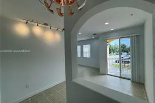 10012 NW 7th St, Miami, FL 33172 - Photo 7