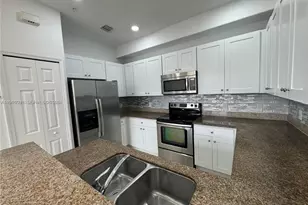 10012 NW 7th St, Miami, FL 33172 - Photo 27