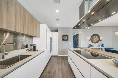 1000 Brickell Plz #PH5807, Miami, FL 33131 - Photo 25