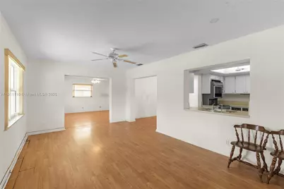 6102 NW 68th Ter, Tamarac, FL 33321 - Photo 11