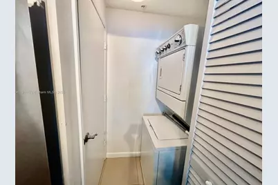 253 NE 2nd St #2806, Miami, FL 33132 - Photo 3