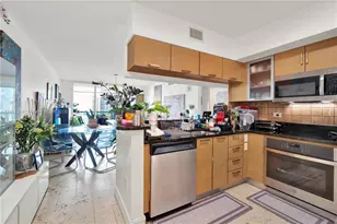 31 SE 5th St, Miami, FL 33131 - Photo 5