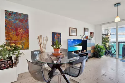 31 SE 5th St #2910, Miami, FL 33131 - Photo 3