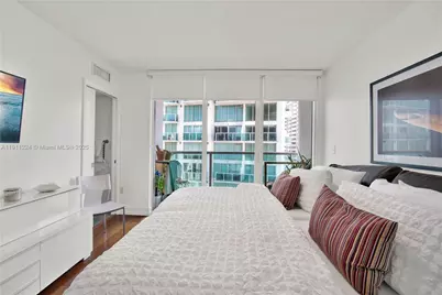 31 SE 5th St #2910, Miami, FL 33131 - Photo 19