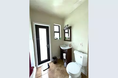 1041 NW 150th St, Miami, FL 33168 - Photo 11
