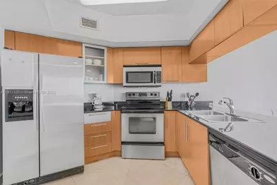 1750 N Bayshore Dr #5201, Miami, FL 33132 - Photo 5