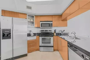 1750 N Bayshore Dr, Miami, FL 33132 - Photo 5