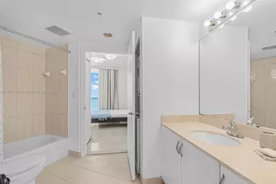 1750 N Bayshore Dr #5201, Miami, FL 33132 - Photo 21