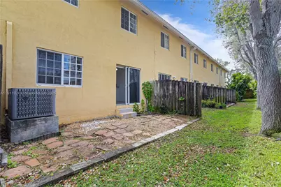 330 SW 2nd Ave #3, Hallandale Beach, FL 33009 - Photo 31