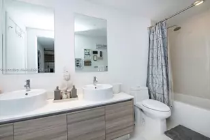 121 NE 34th St, Miami, FL 33137 - Photo 11