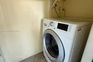 620 SW 7th Ave, Hallandale Beach, FL 33009 - Photo 21