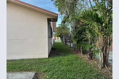 9730 SW 5th St, Miami, FL 33174 - Photo 15