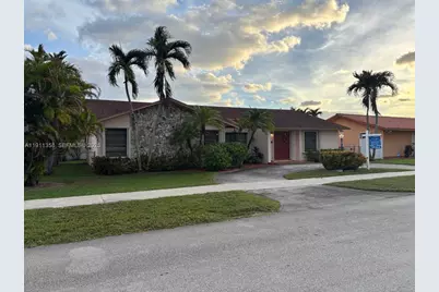 9730 SW 5th St, Miami, FL 33174 - Photo 3