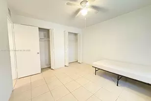 725 NE 4th St, Hallandale Beach, FL 33009 - Photo 5