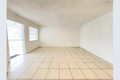 725 NE 4th St #204, Hallandale Beach, FL 33009 - Photo 3
