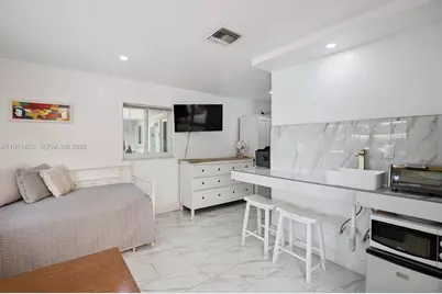 630 NE 175th St, Miami, FL 33162 - Photo 11