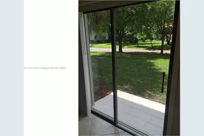 415 Lakeview Dr #104, Weston, FL 33326 - Photo 5
