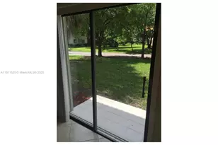 415 Lakeview Dr, Weston, FL 33326 - Photo 5