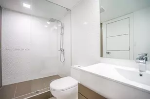 7601 E Treasure Dr, North Bay Village, FL 33141 - Photo 27