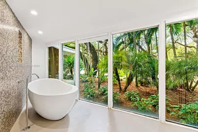 11015 Lakeside Dr, Coral Gables, FL 33156 - Photo 11