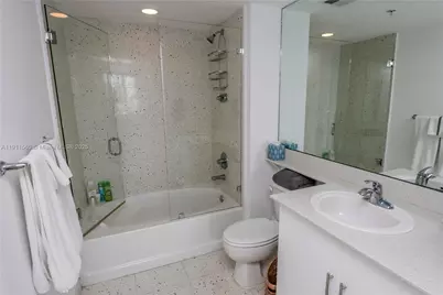 325 S Biscayne Blvd #1422, Miami, FL 33131 - Photo 19