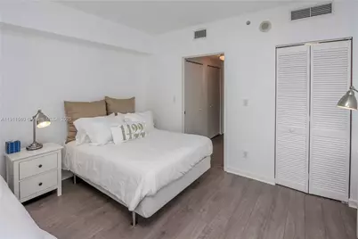 325 S Biscayne Blvd #1422, Miami, FL 33131 - Photo 23