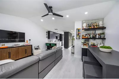 9673 NW 16th Ct, Pembroke Pines, FL 33024 - Photo 11