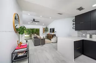 9673 NW 16th Ct, Pembroke Pines, FL 33024 - Photo 5