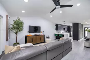 9673 NW 16th Ct, Pembroke Pines, FL 33024 - Photo 7