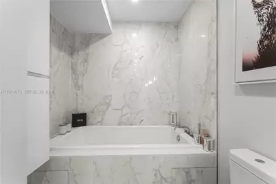 5001 Collins Ave #PH-1, Miami Beach, FL 33140 - Photo 27