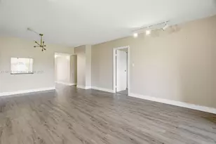 1035 Country Club Dr, Margate, FL 33063 - Photo 9