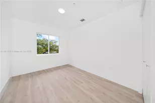 32 NW 14th Ave, Miami, FL 33125 - Photo 17