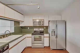 2555 Collins Ave, Miami Beach, FL 33140 - Photo 11