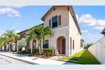 10547 W 34th Ct, Hialeah, FL 33018 - Photo 3