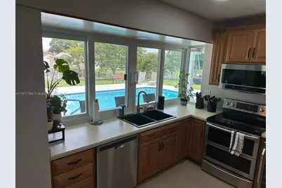 10563 NW 4th St, Plantation, FL 33324 - Photo 17