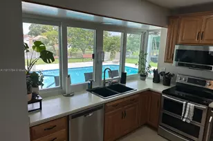 10563 NW 4th St, Plantation, FL 33324 - Photo 17